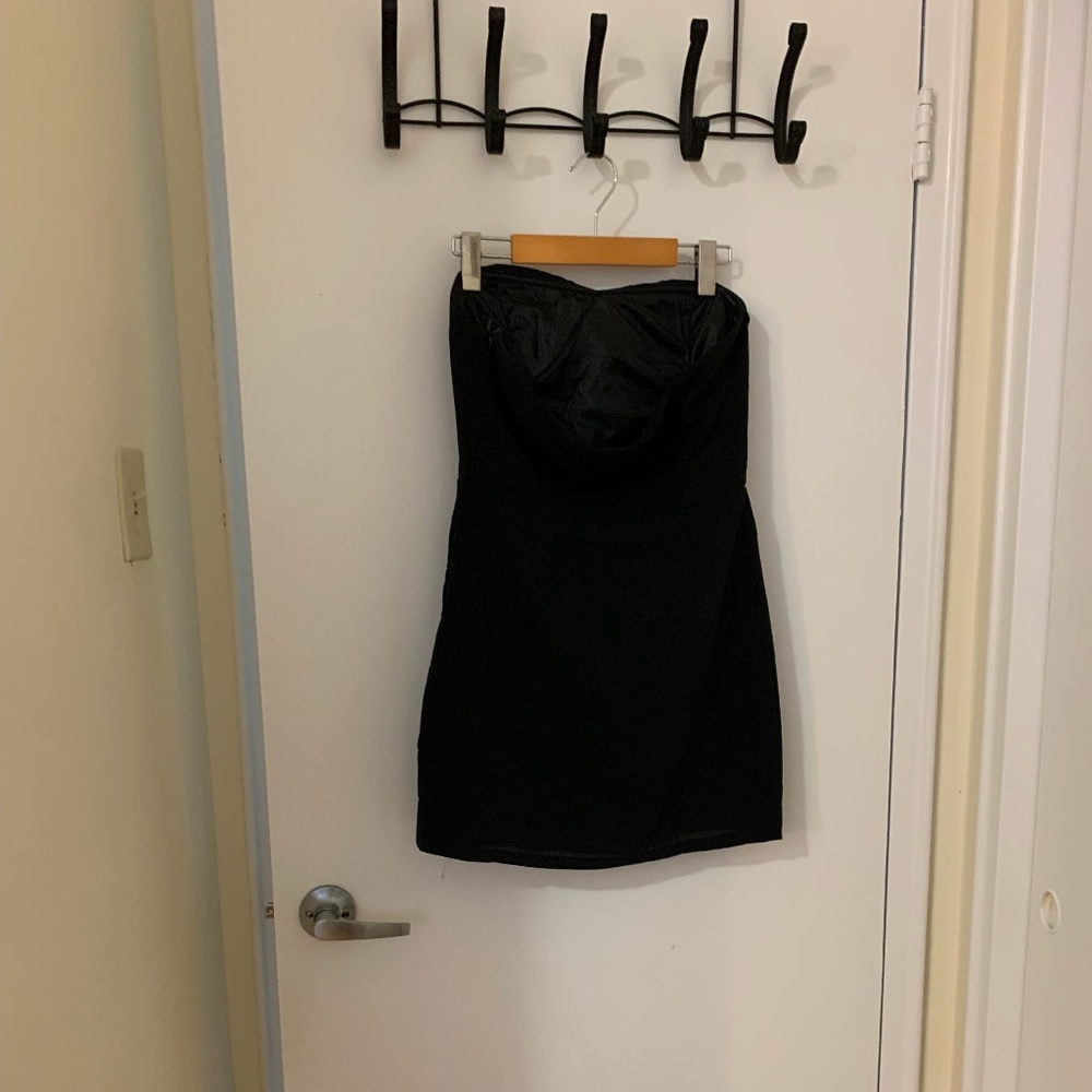Limité Black Ruffled Mini Dress - Picture 2 of 3